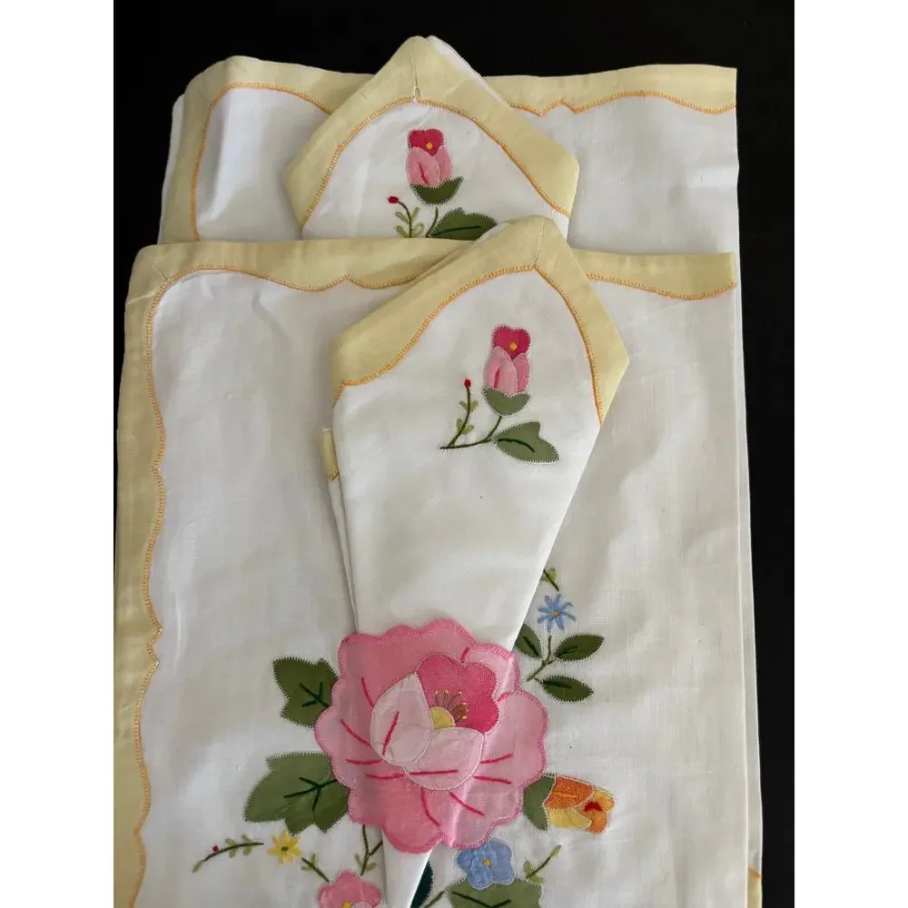 Vintage Embroidered Applique Placemats & Napkins 4 Pieces New